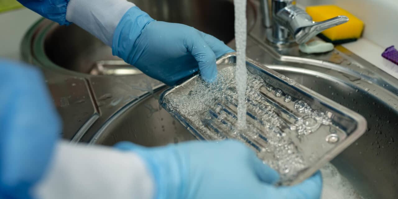 Cleaning Ergodenta dental instruments
